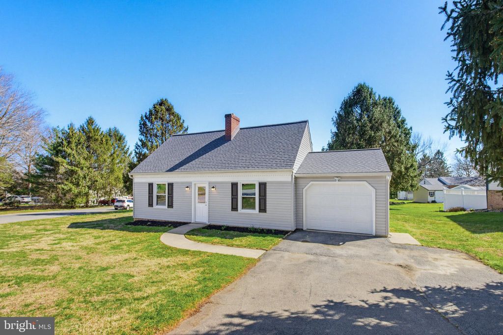 Photo of 2655 Hemlock Drive, COLUMBIA, PA 17512 (MLS # PALA2085162)