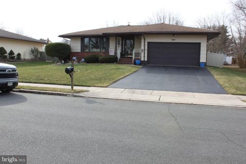 Homes For Sale - 8 Mint Leaf Drive<br/> HAMILTON, NJ 08690