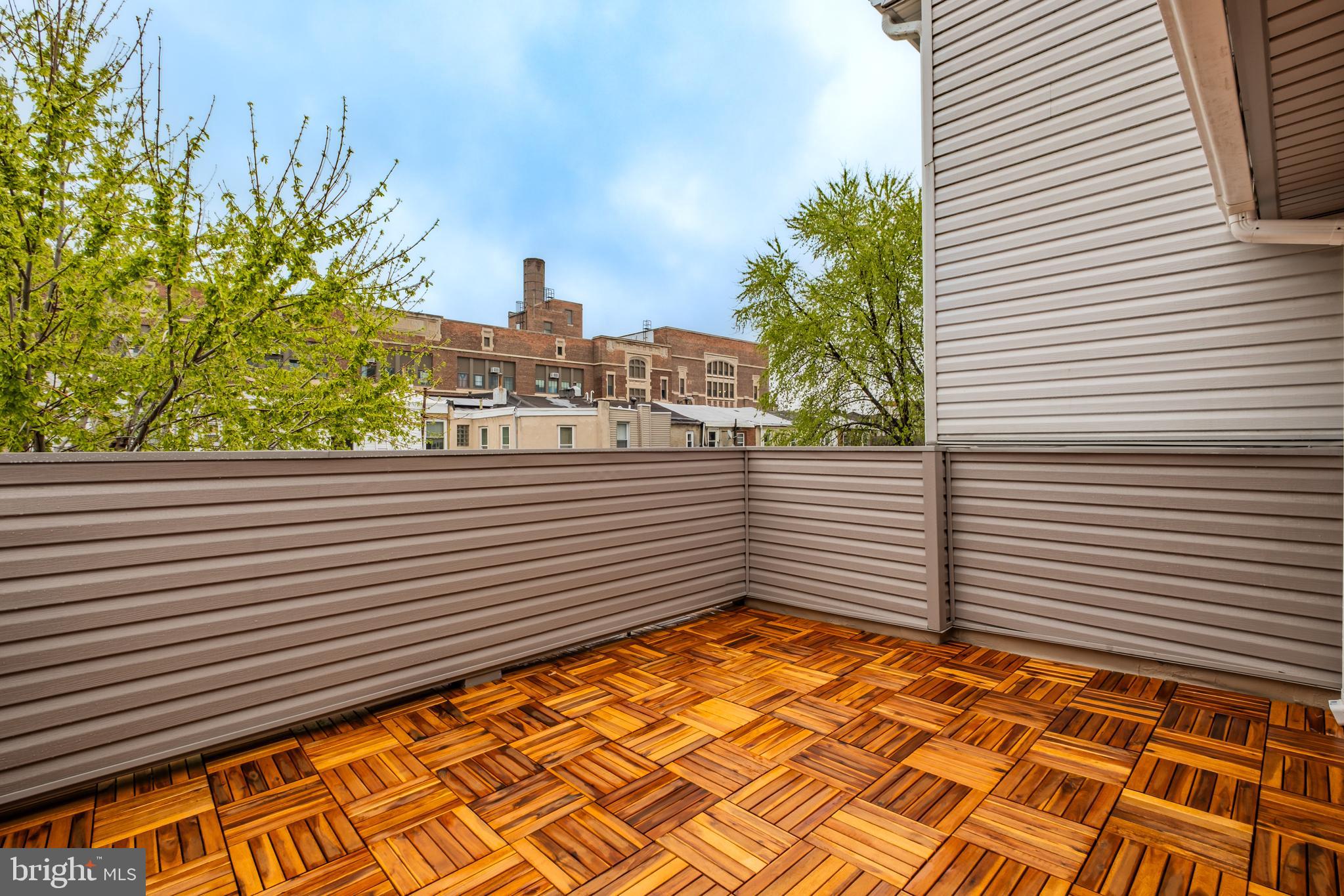 EAST KENSINGTON - Residential