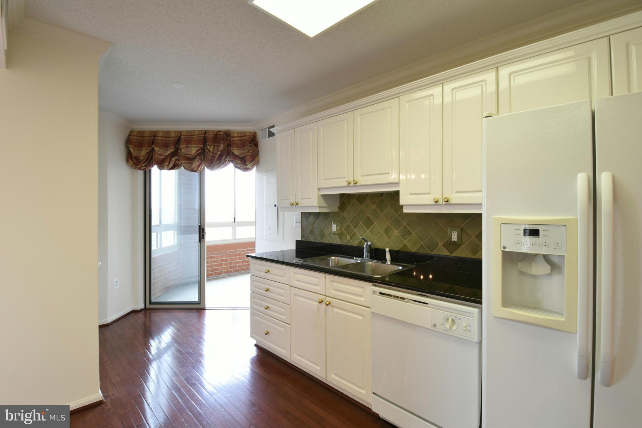 CARLYLE TOWERS - Residential Lease