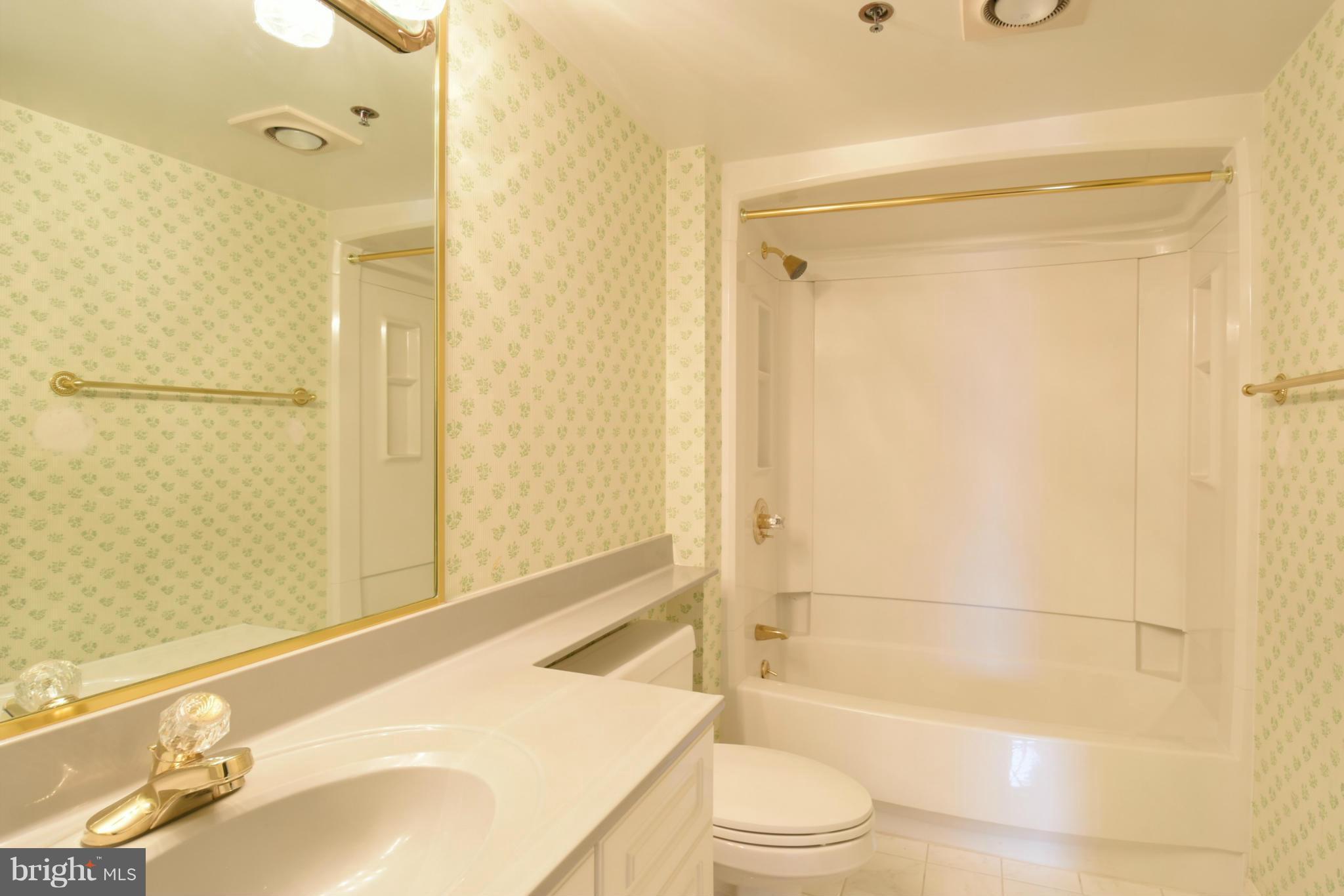 CARLYLE TOWERS - Residential Lease