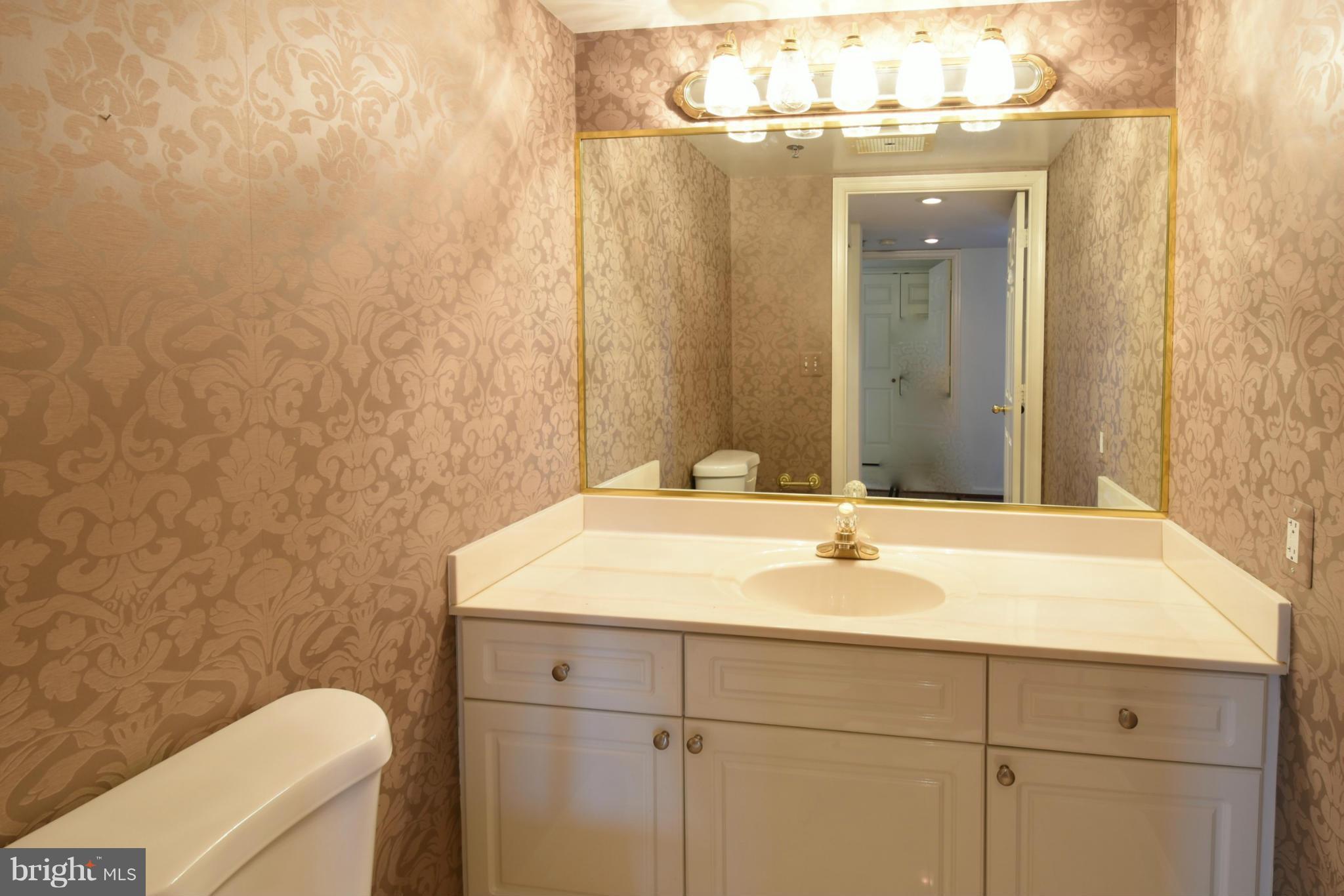 CARLYLE TOWERS - Residential Lease