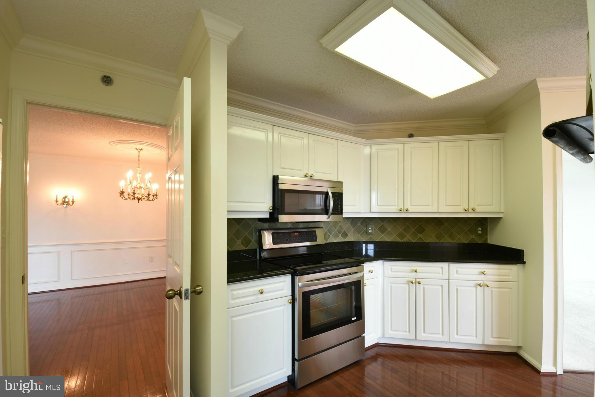 CARLYLE TOWERS - Residential Lease