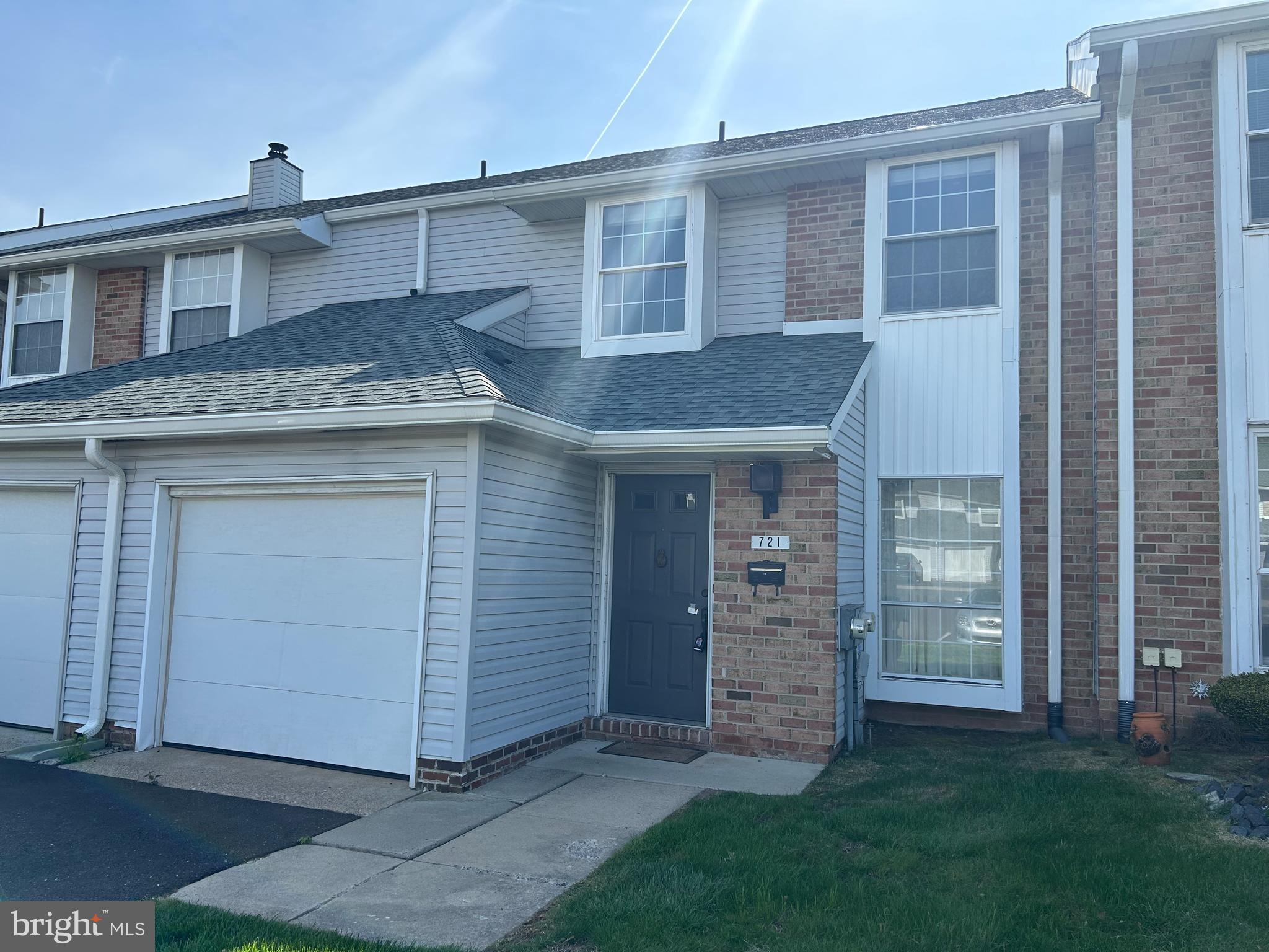 721 SPRINGHOUSE COURT