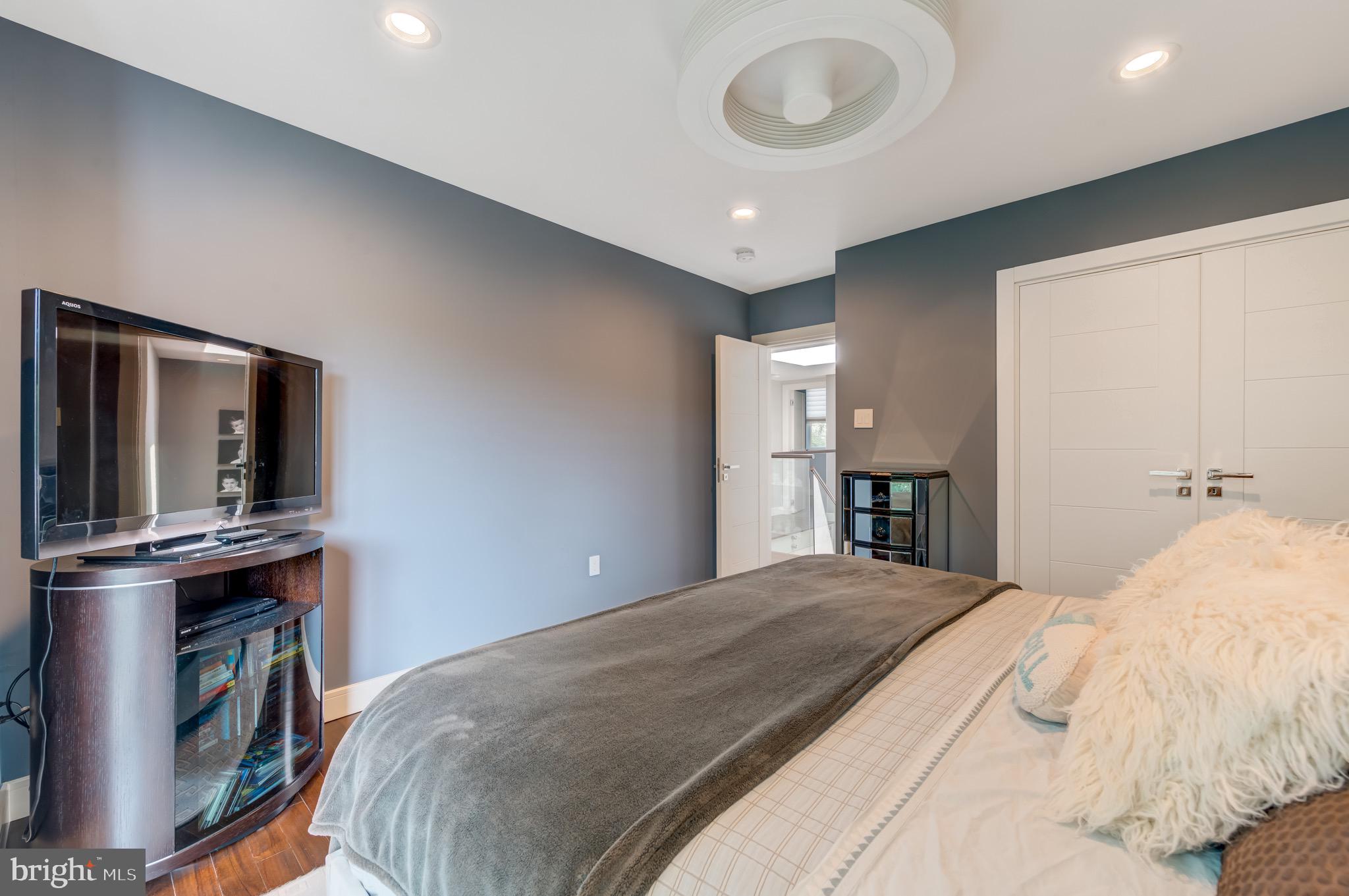 SOCIETY HILL - Residential