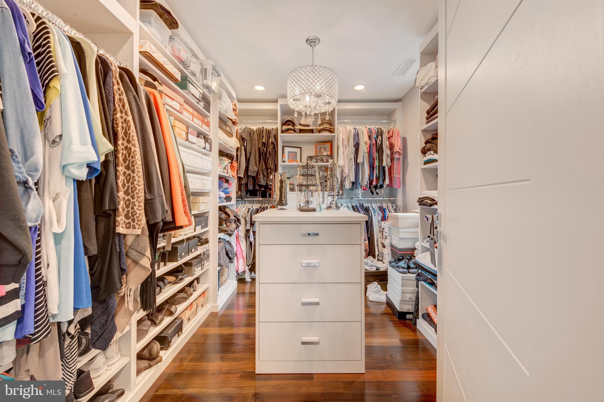 SOCIETY HILL - Residential