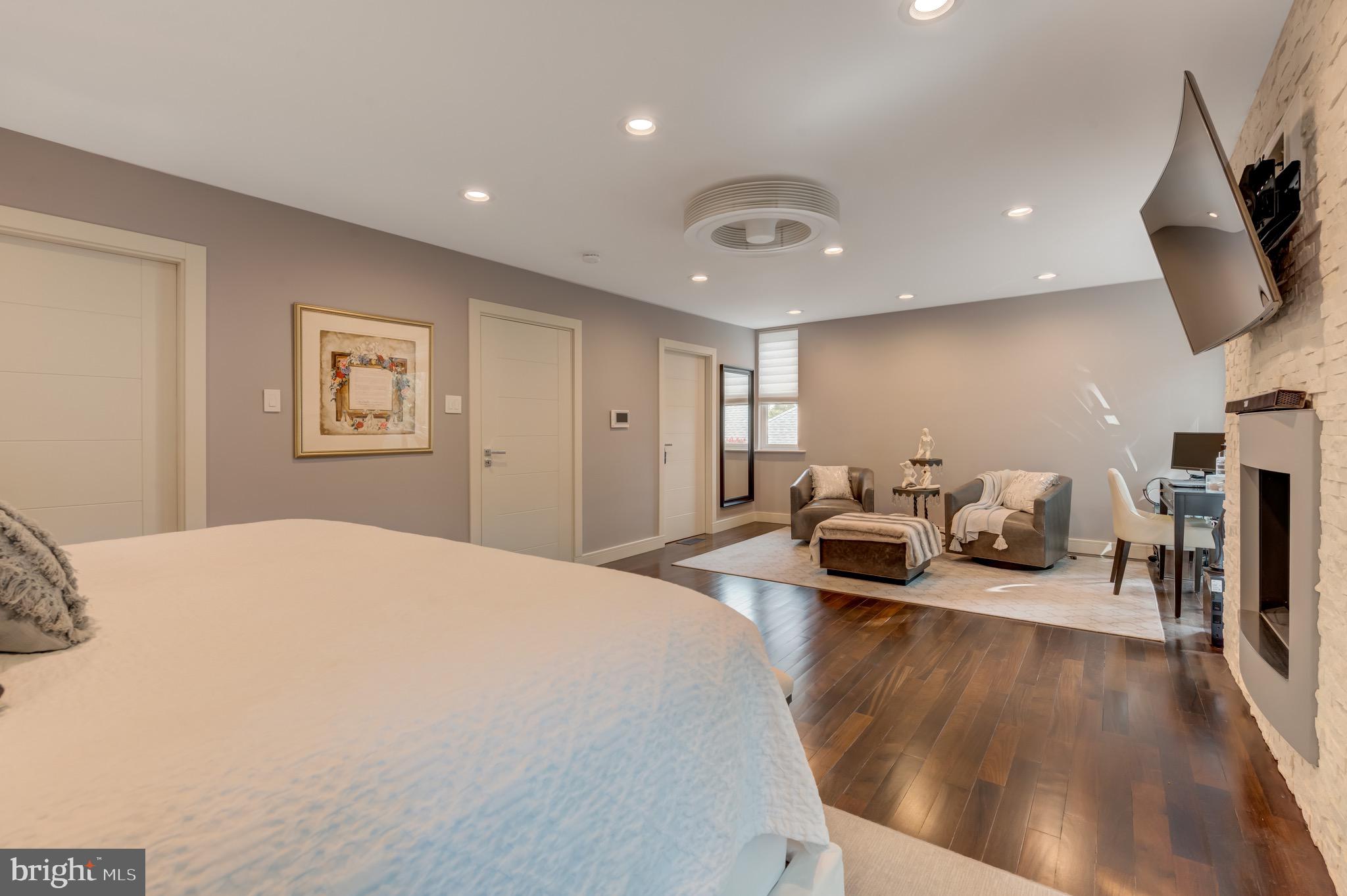 SOCIETY HILL - Residential