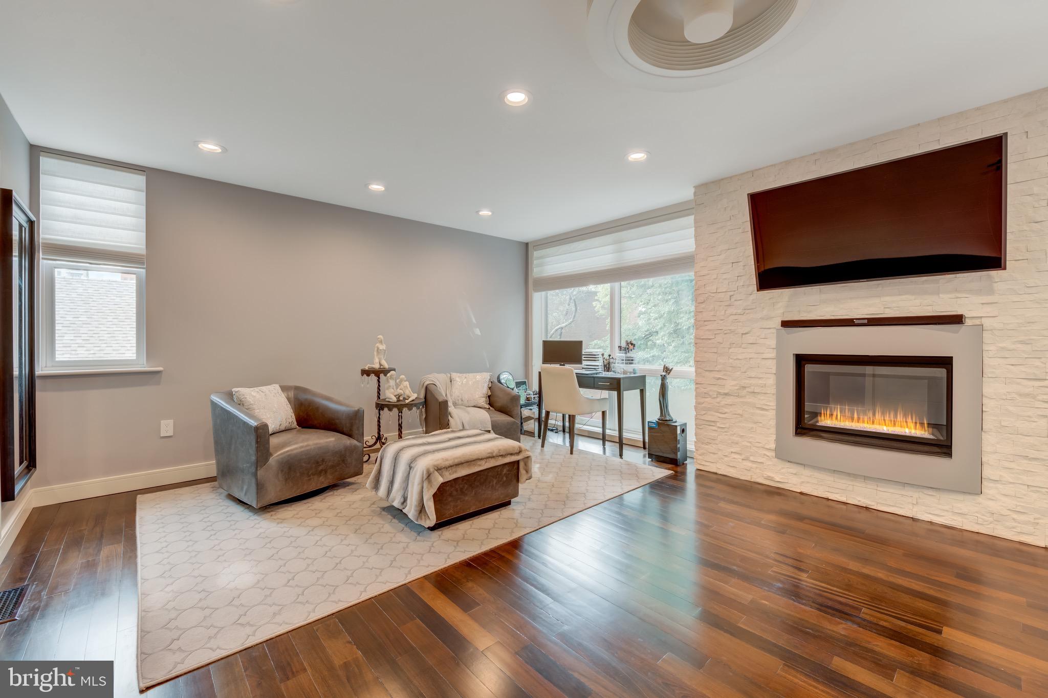 SOCIETY HILL - Residential