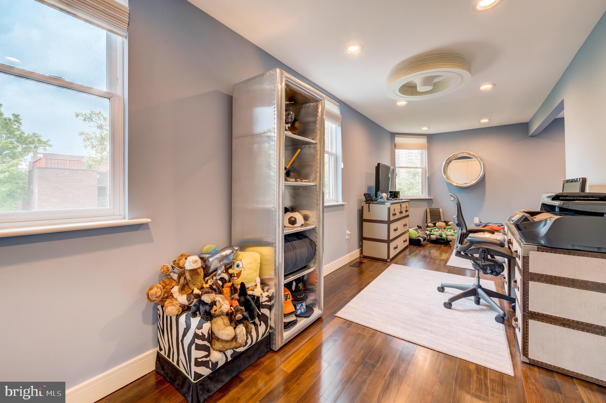 SOCIETY HILL - Residential