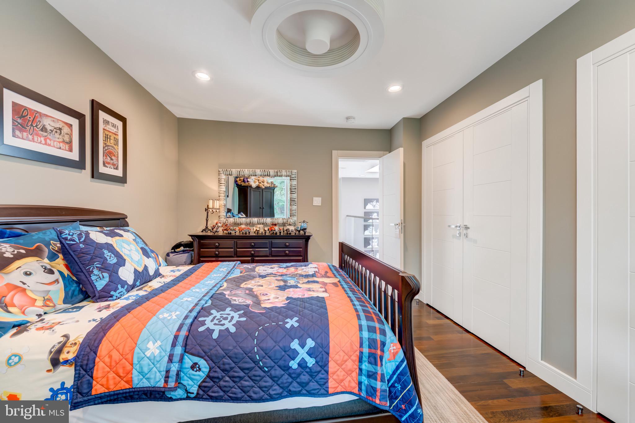 SOCIETY HILL - Residential