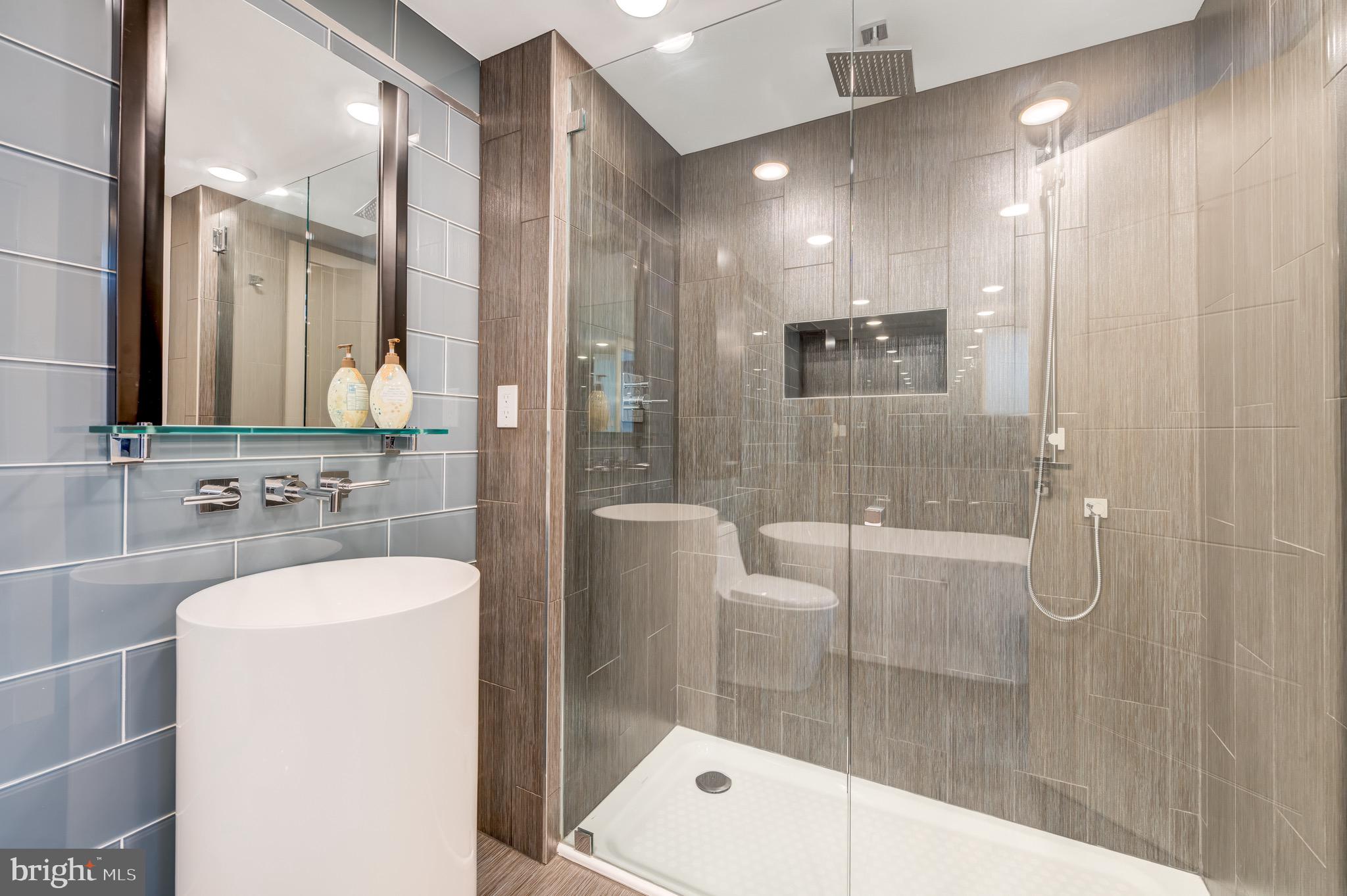 SOCIETY HILL - Residential