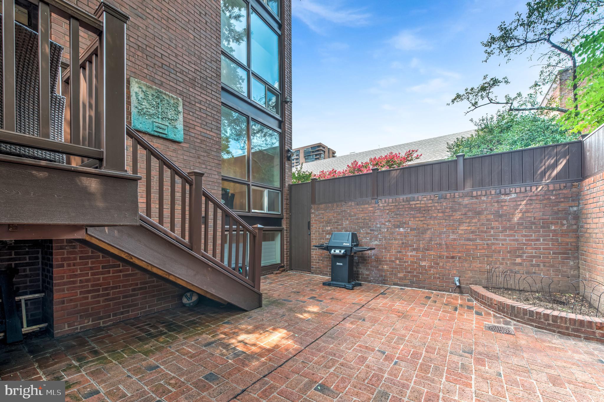 SOCIETY HILL - Residential