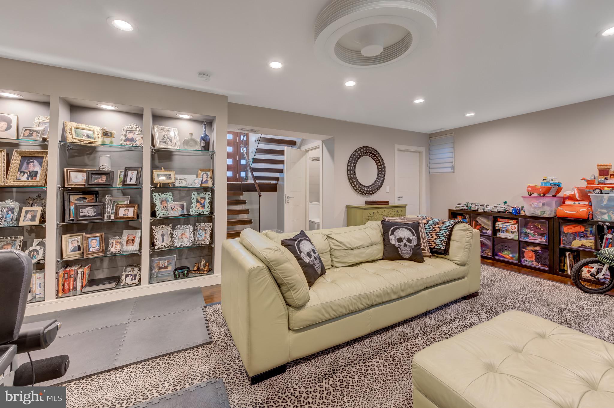 SOCIETY HILL - Residential