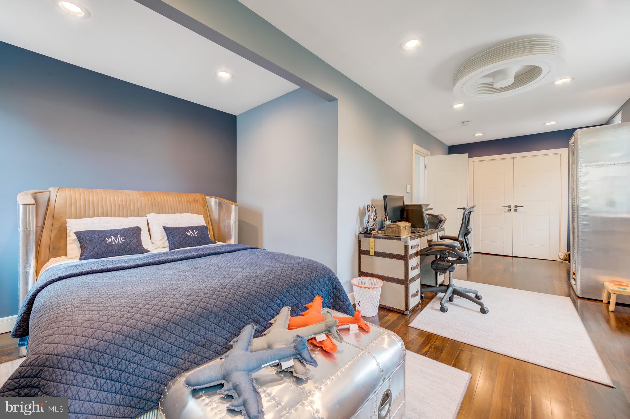 SOCIETY HILL - Residential