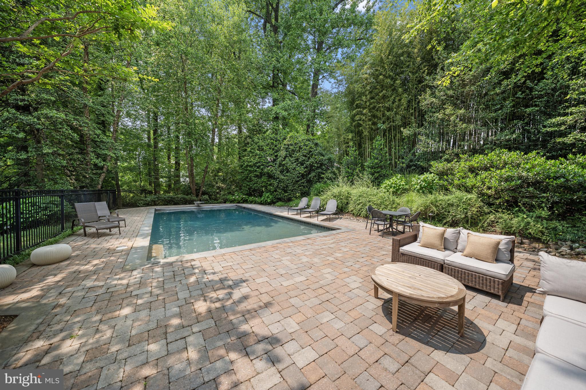 BRADLEY HILLS GROVE - Residential