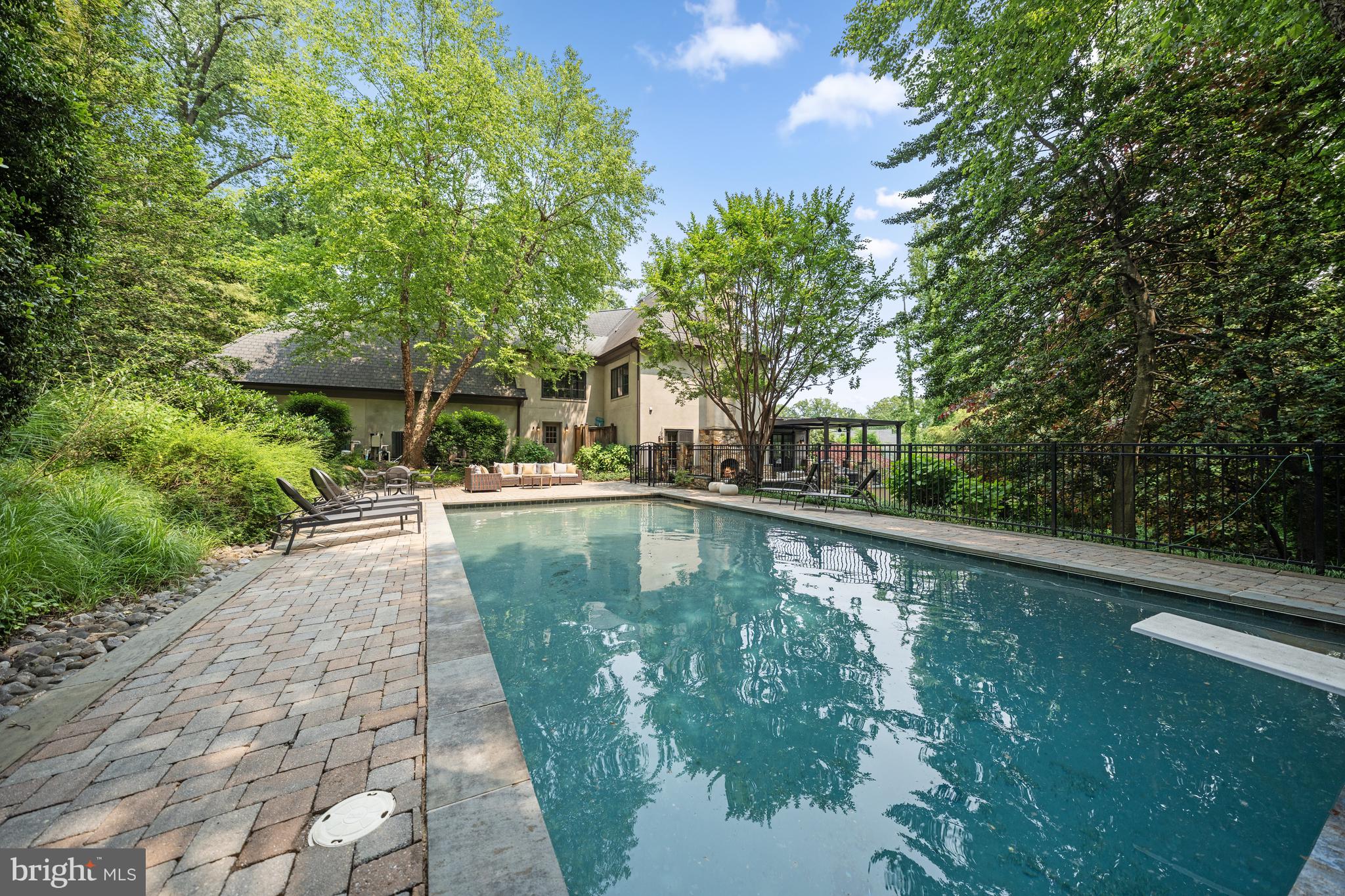 BRADLEY HILLS GROVE - Residential