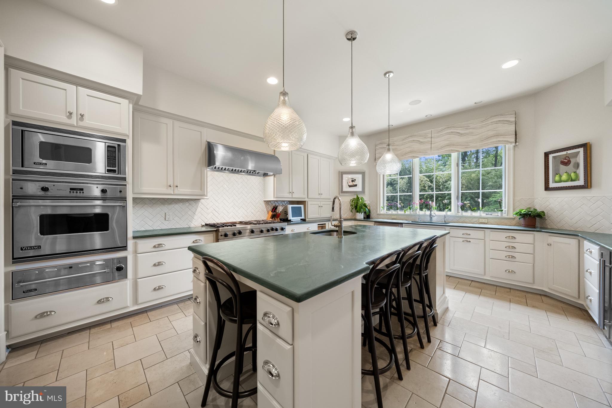 BRADLEY HILLS GROVE - Residential