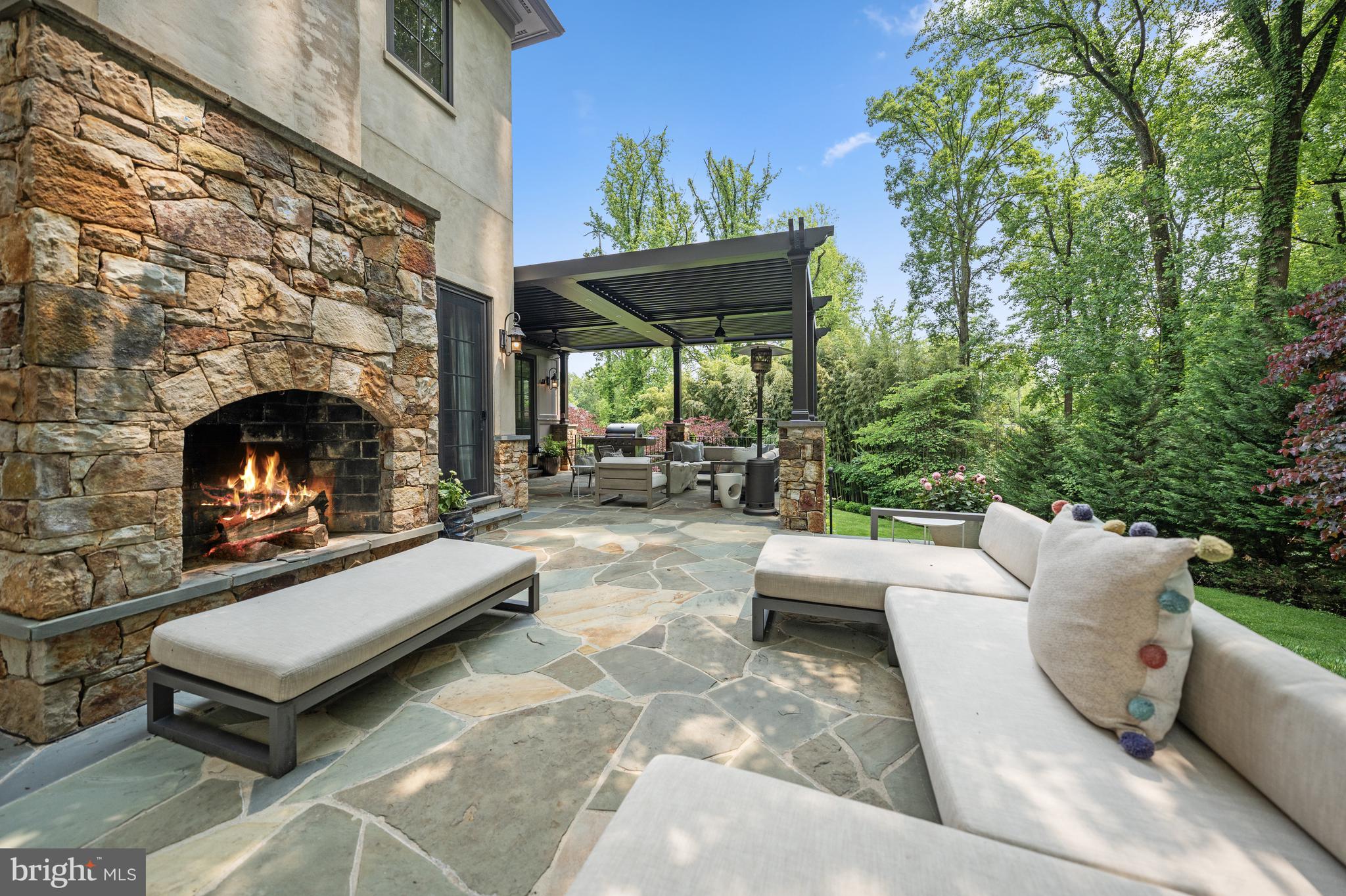 BRADLEY HILLS GROVE - Residential