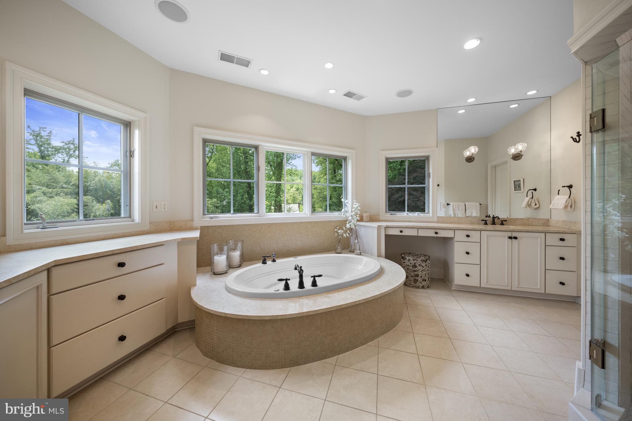 BRADLEY HILLS GROVE - Residential