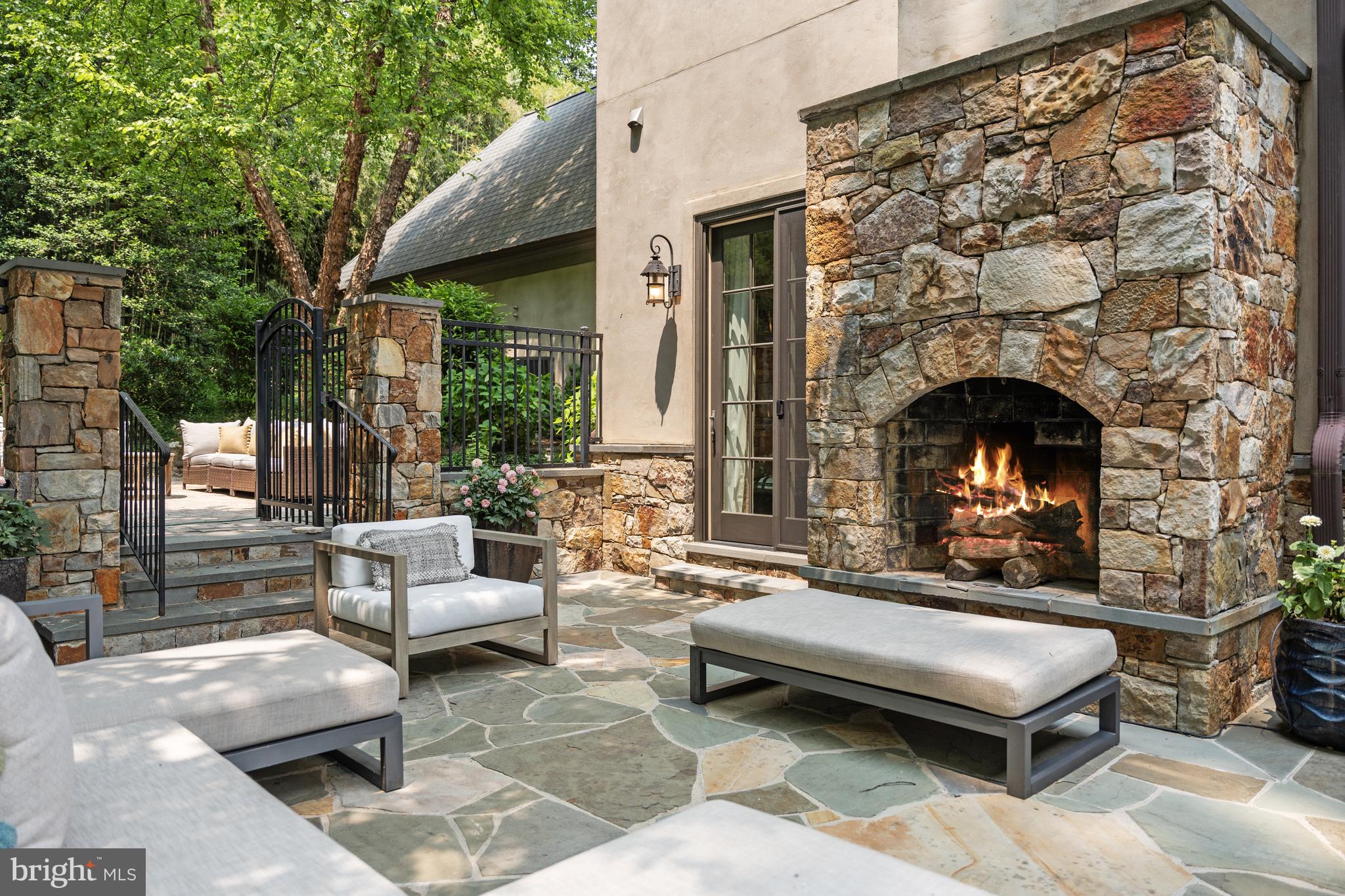 BRADLEY HILLS GROVE - Residential