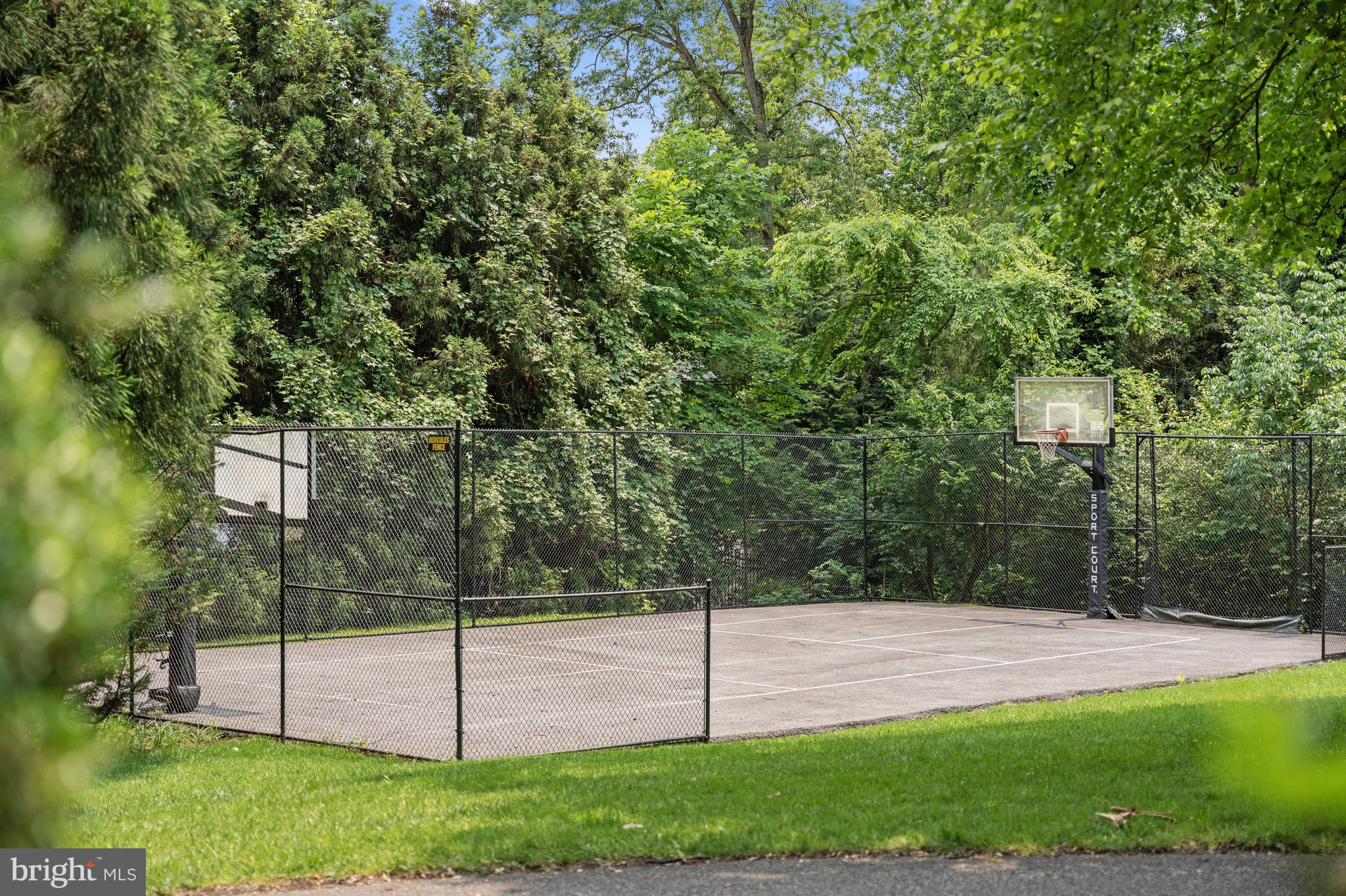 BRADLEY HILLS GROVE - Residential