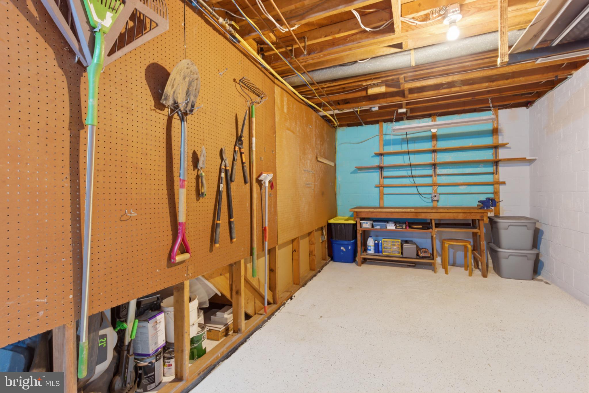 STONEWALL MANOR - Residential