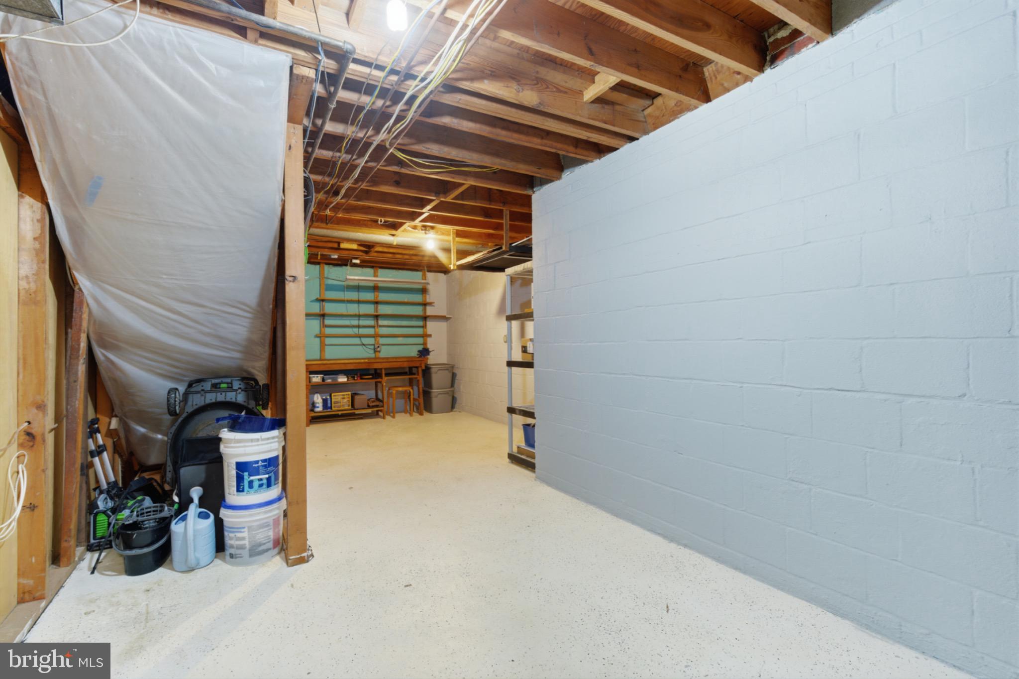 STONEWALL MANOR - Residential