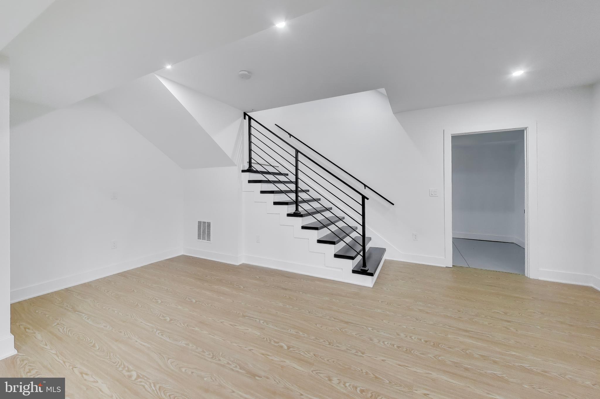 YATES FORD - Residential