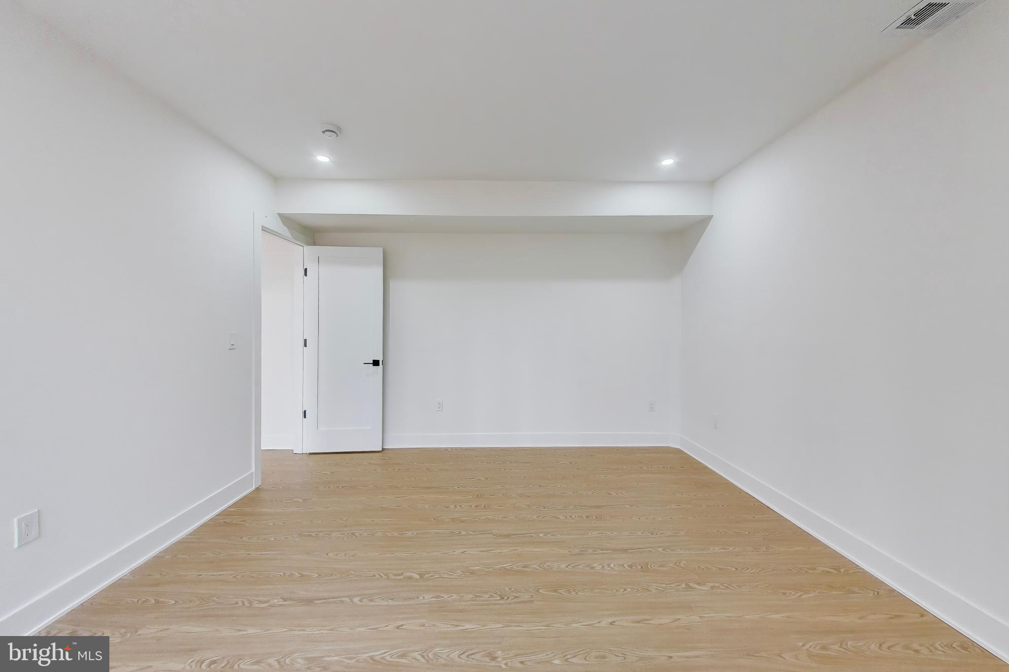 YATES FORD - Residential