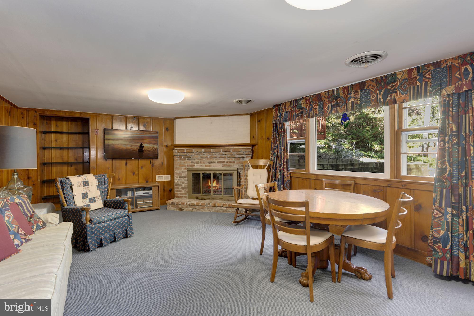 ANNAPOLIS ROADS - Residential