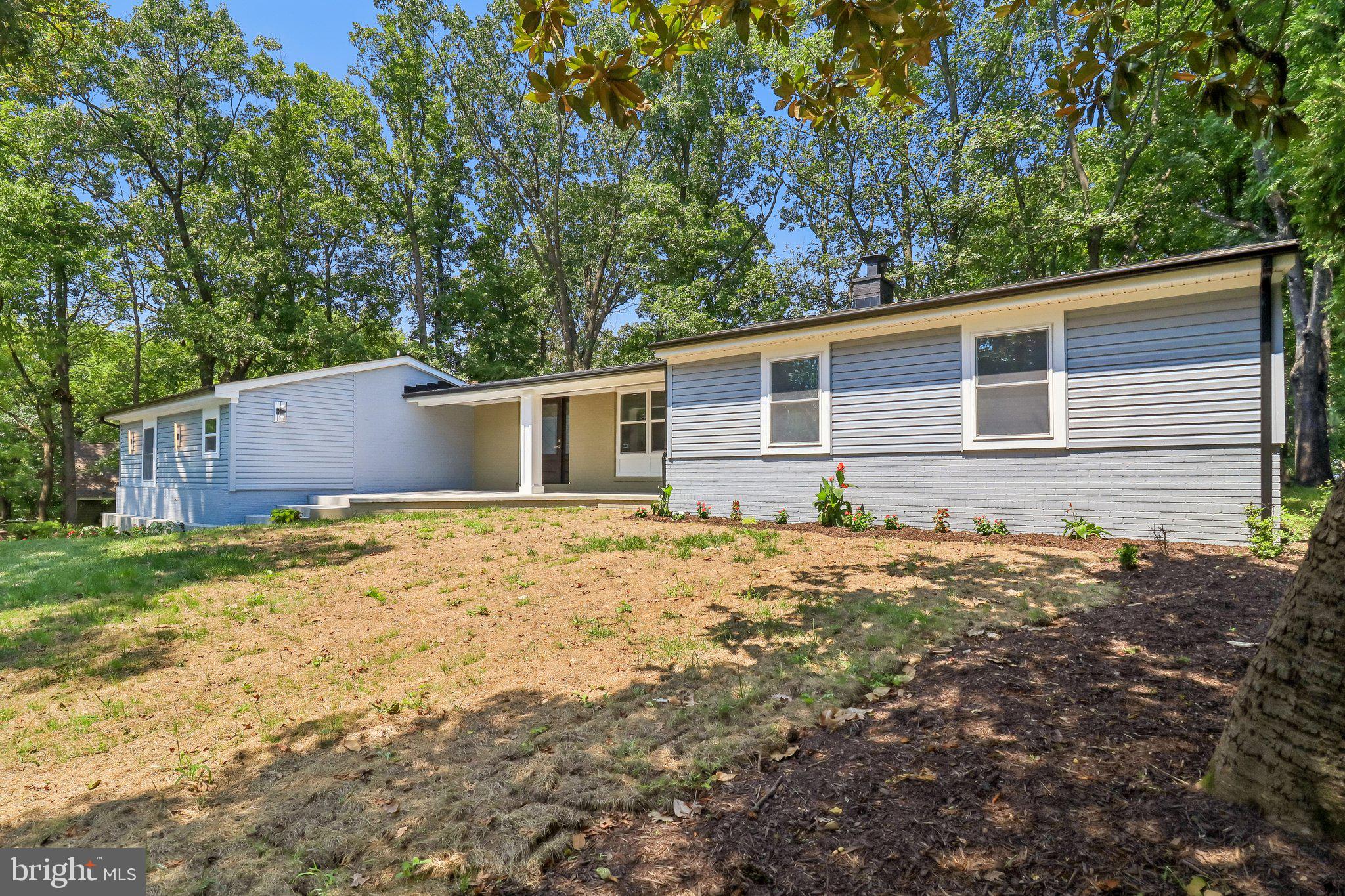 18 VISTA COURT