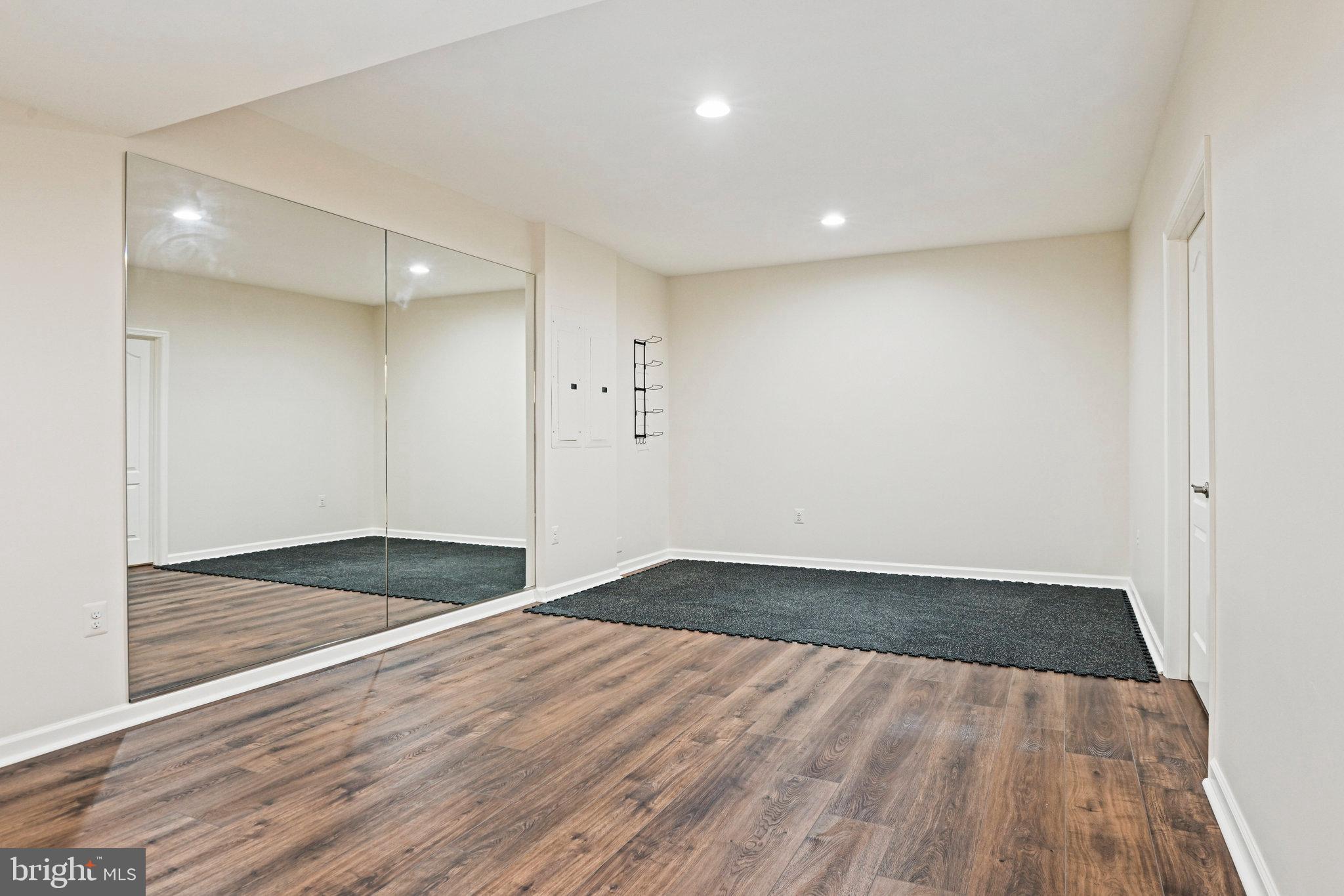 GREENS SOUTH AT WILLOWSF - Residential