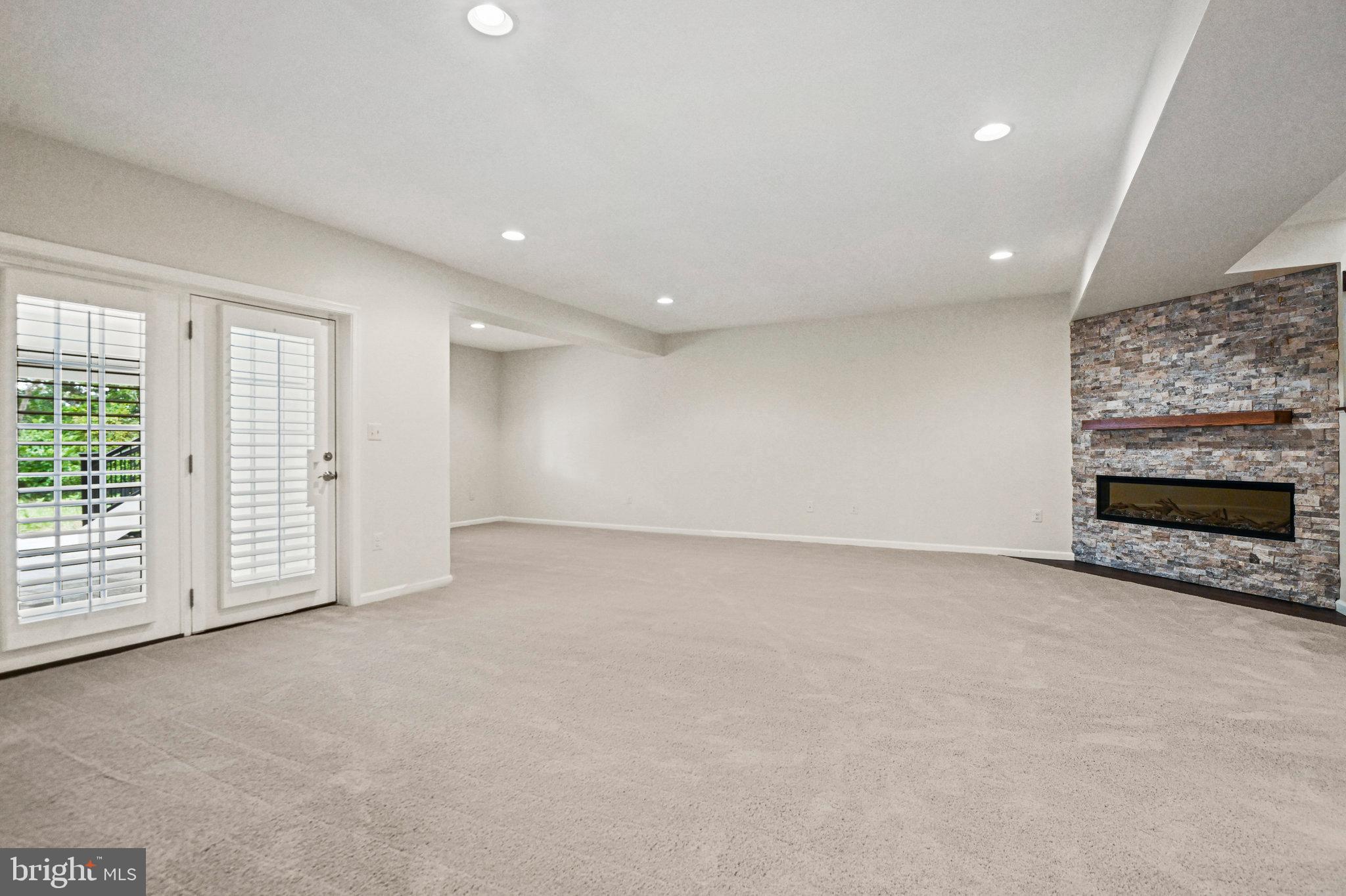 GREENS SOUTH AT WILLOWSF - Residential