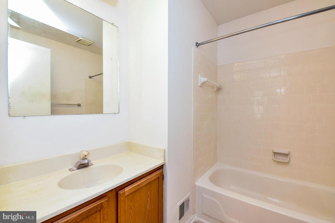 QUAIL HOLLOW - Residential