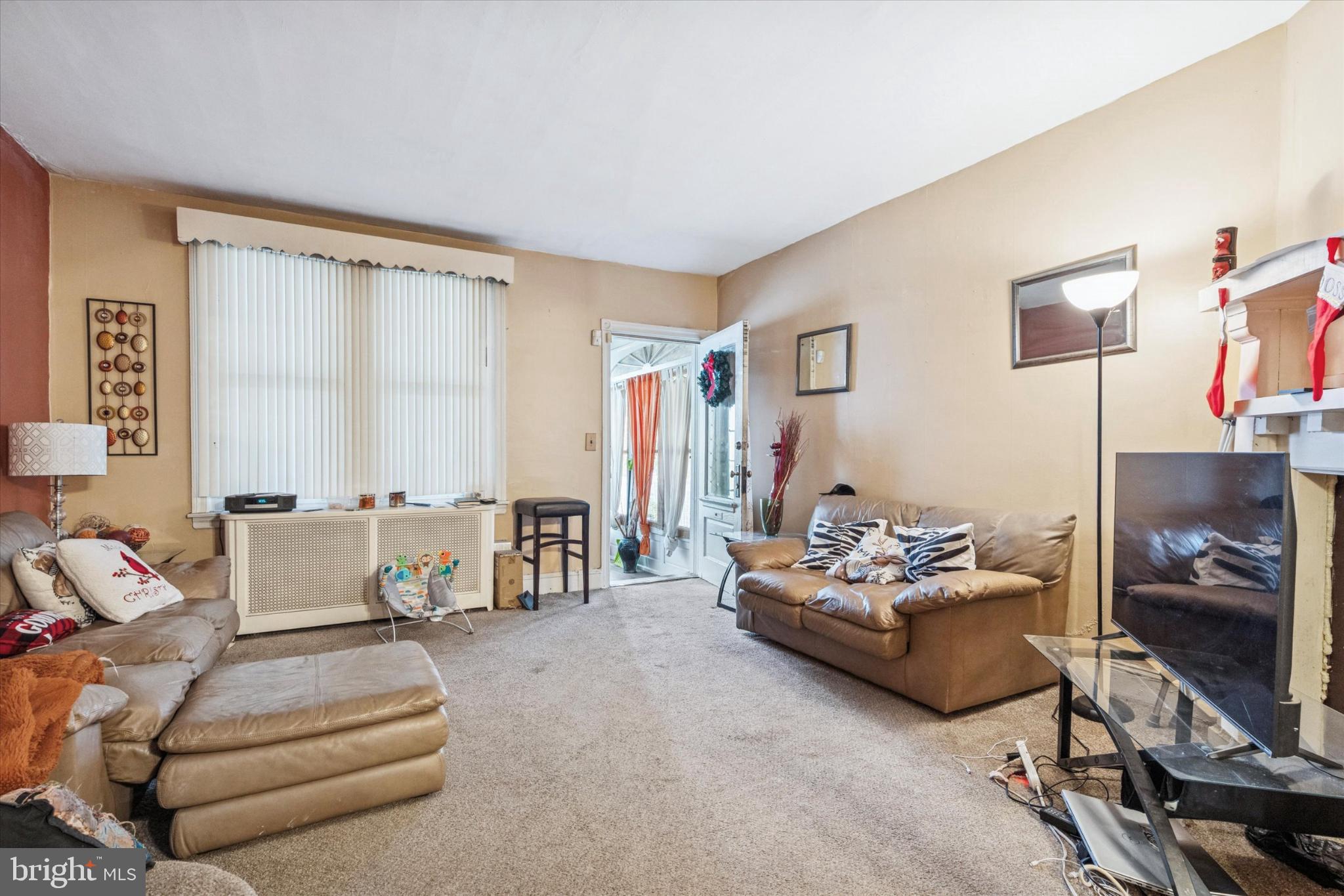 3919 N SMEDLEY STREET