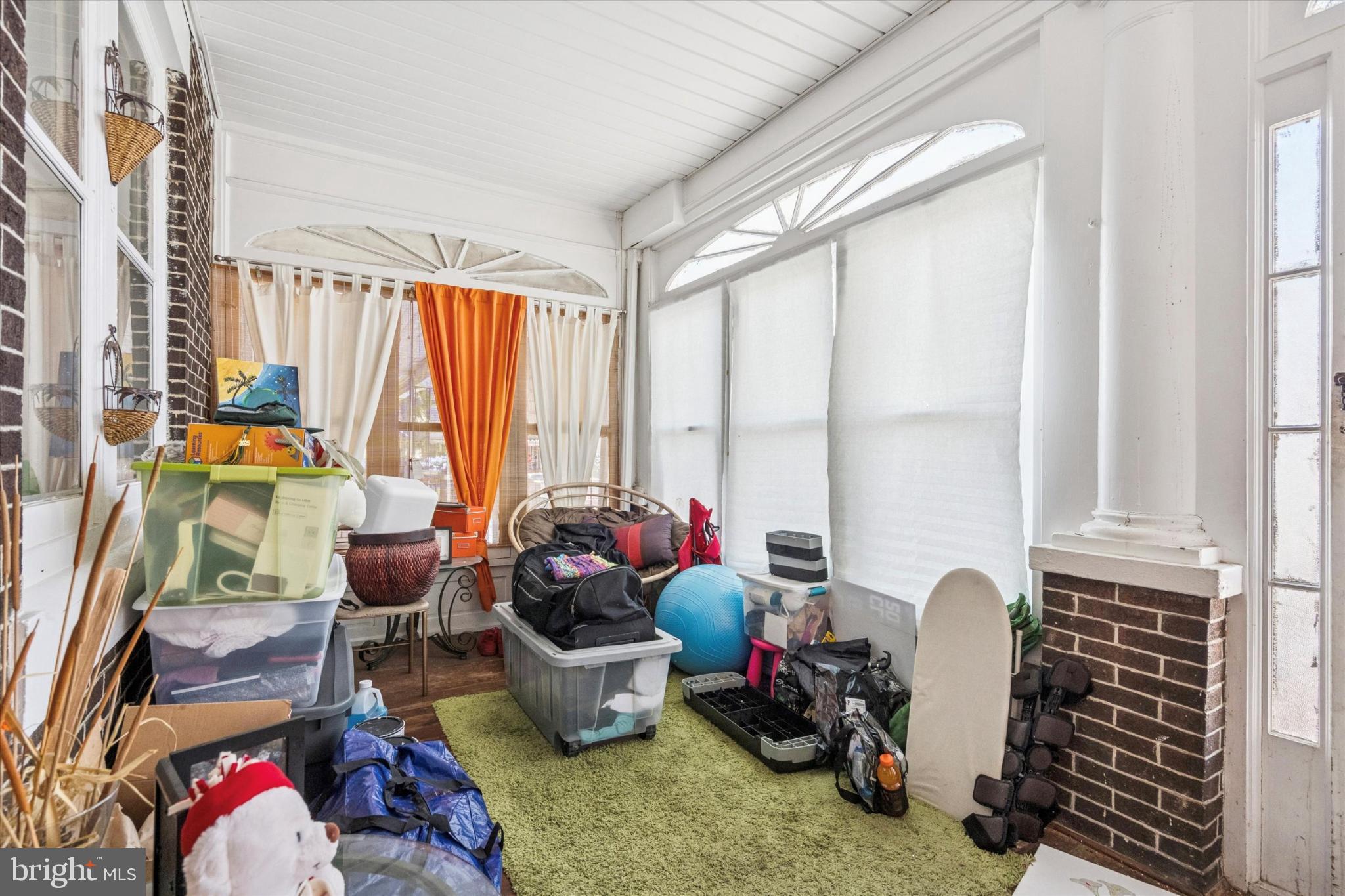 3919 N SMEDLEY STREET