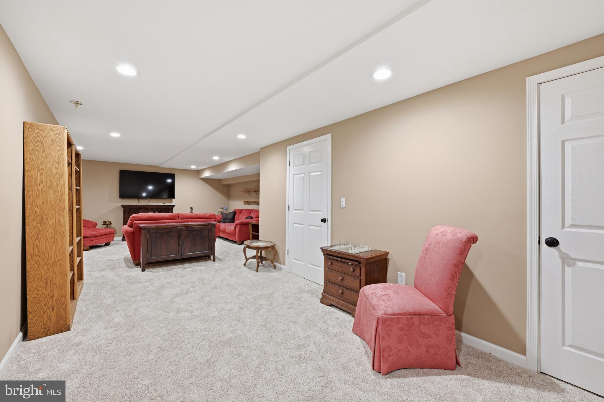 MAKEFIELD GLEN - Residential