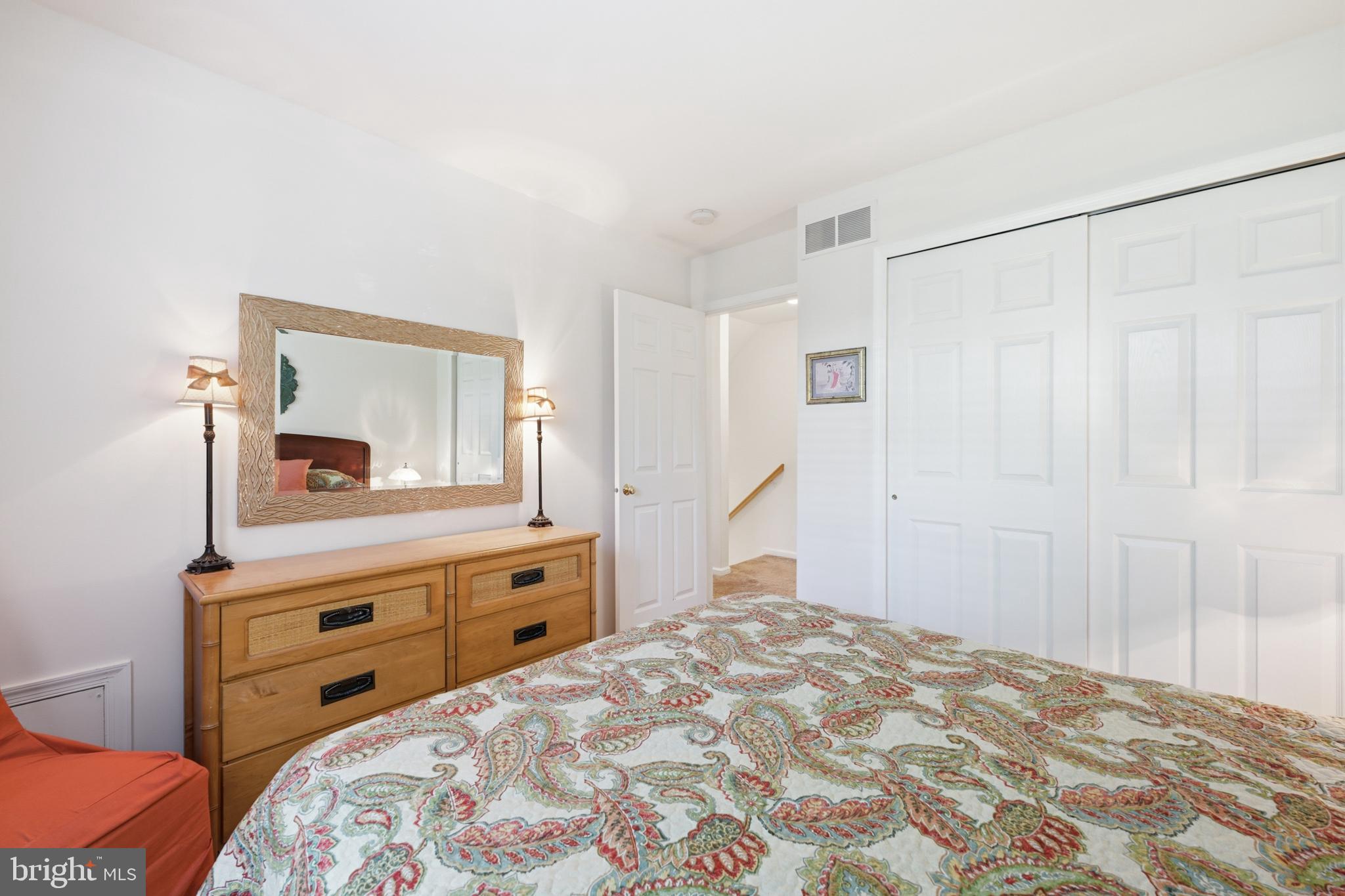 MAKEFIELD GLEN - Residential