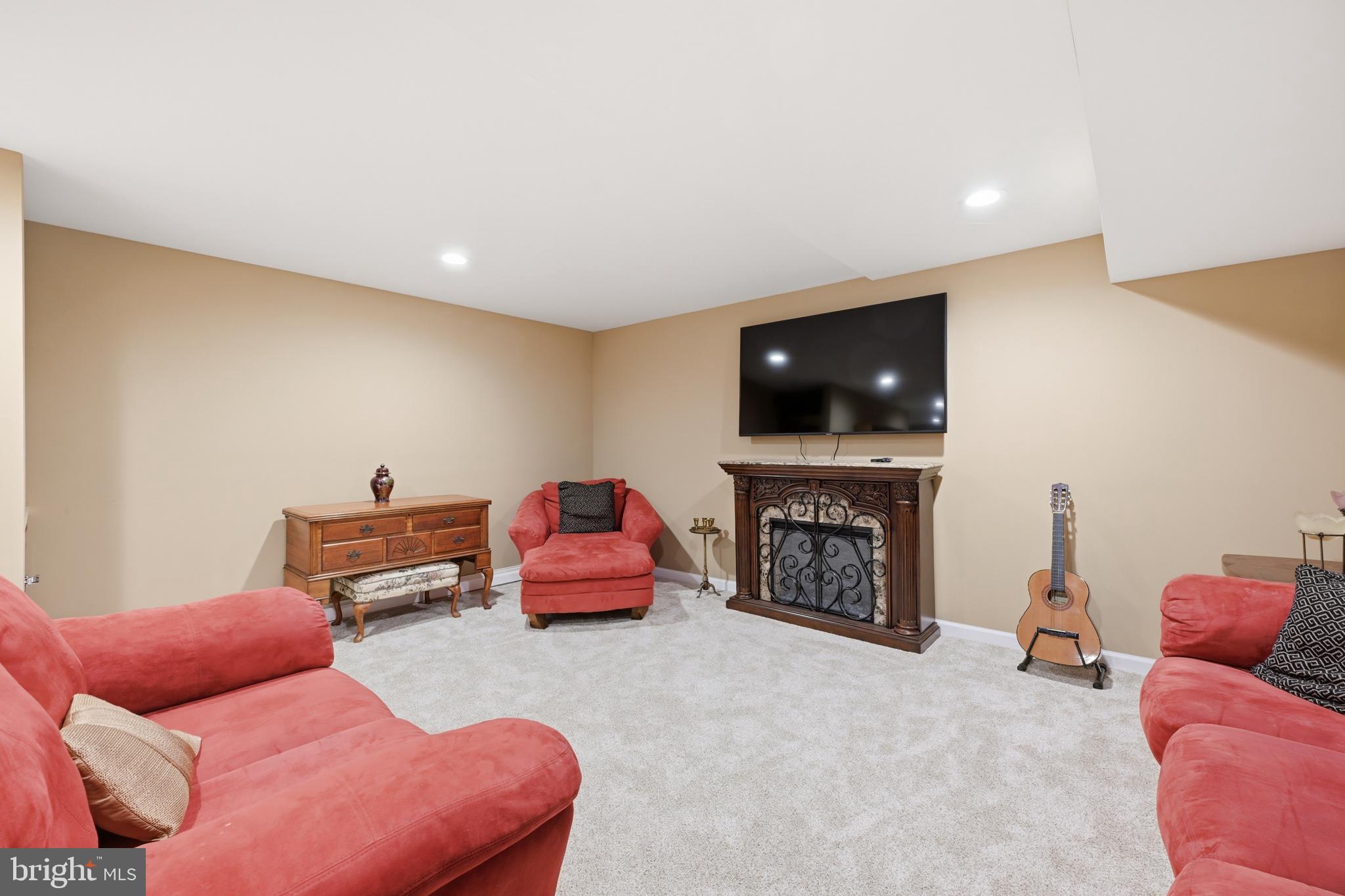 MAKEFIELD GLEN - Residential