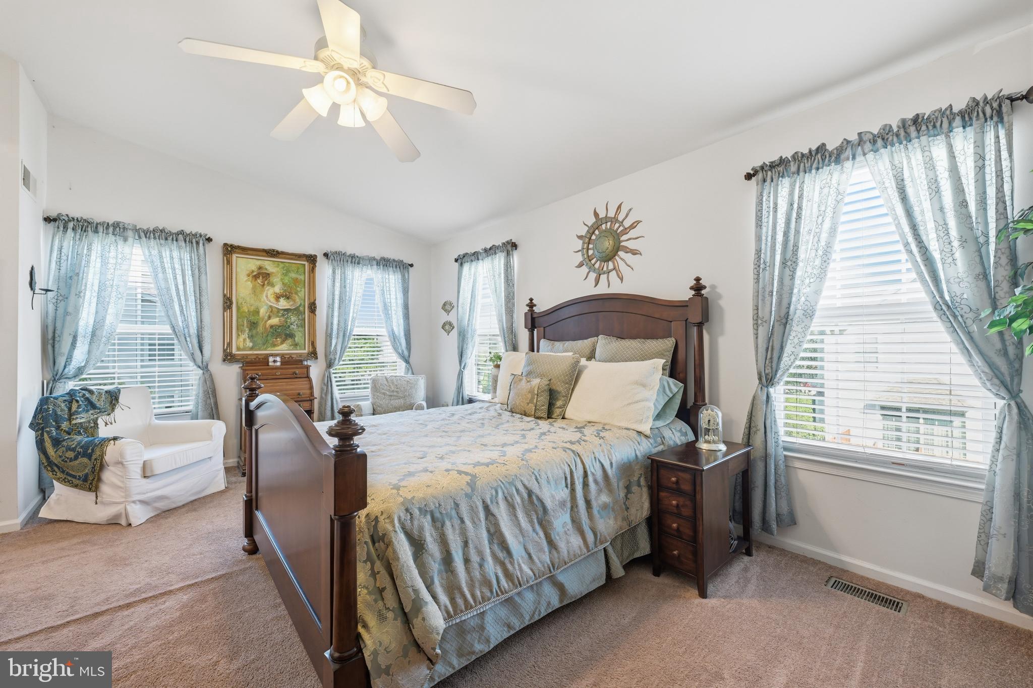 MAKEFIELD GLEN - Residential