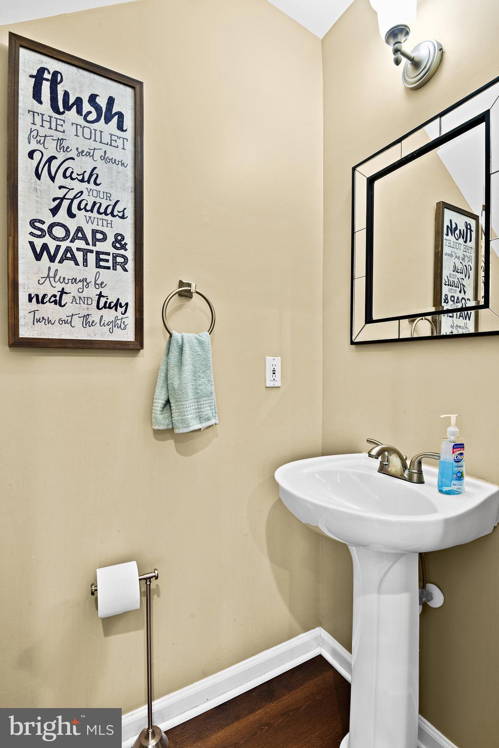 ASHBURN VILLAGE - Residential