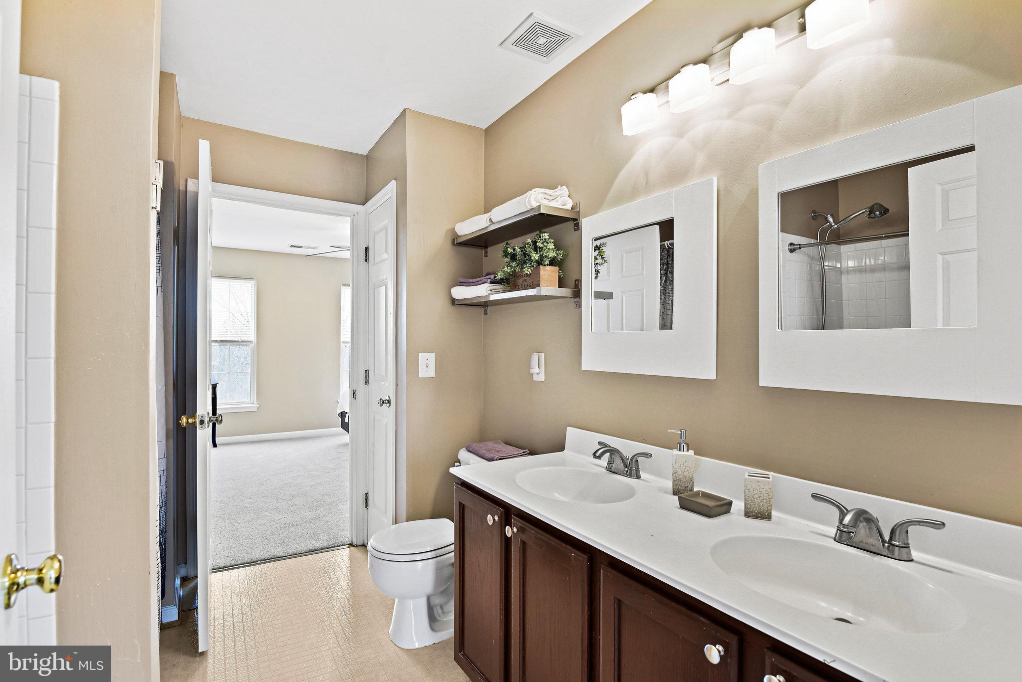 ASHBURN VILLAGE - Residential