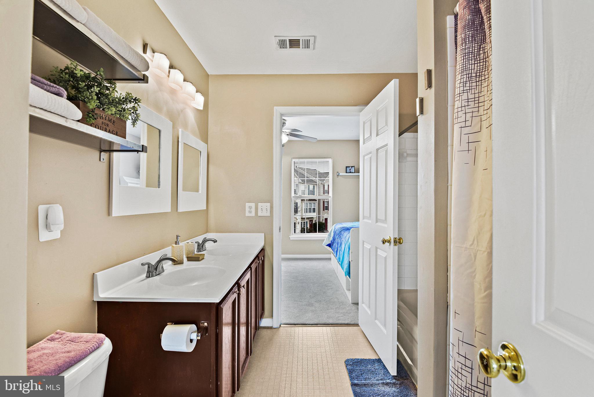 ASHBURN VILLAGE - Residential