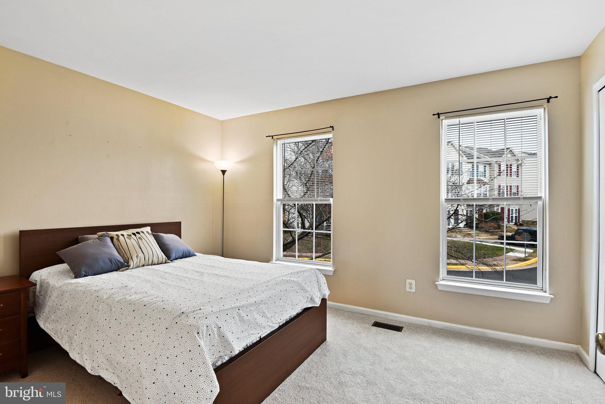 ASHBURN VILLAGE - Residential