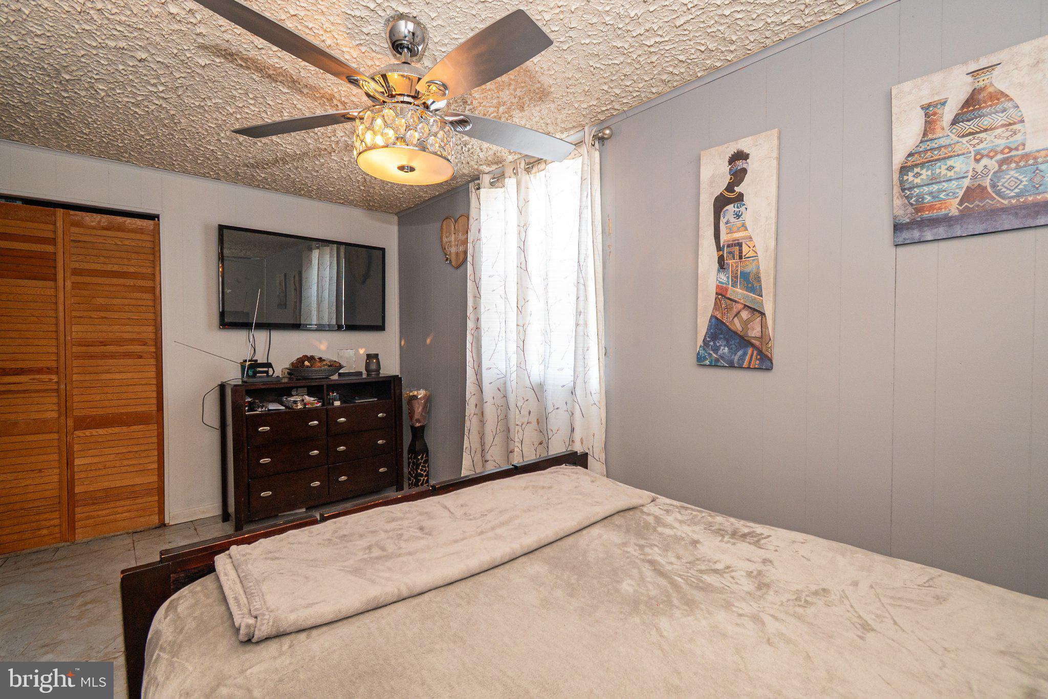 HOLLINSWOOD - Residential