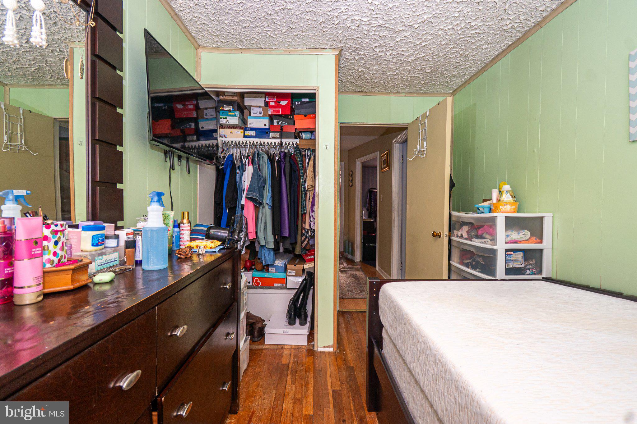 HOLLINSWOOD - Residential