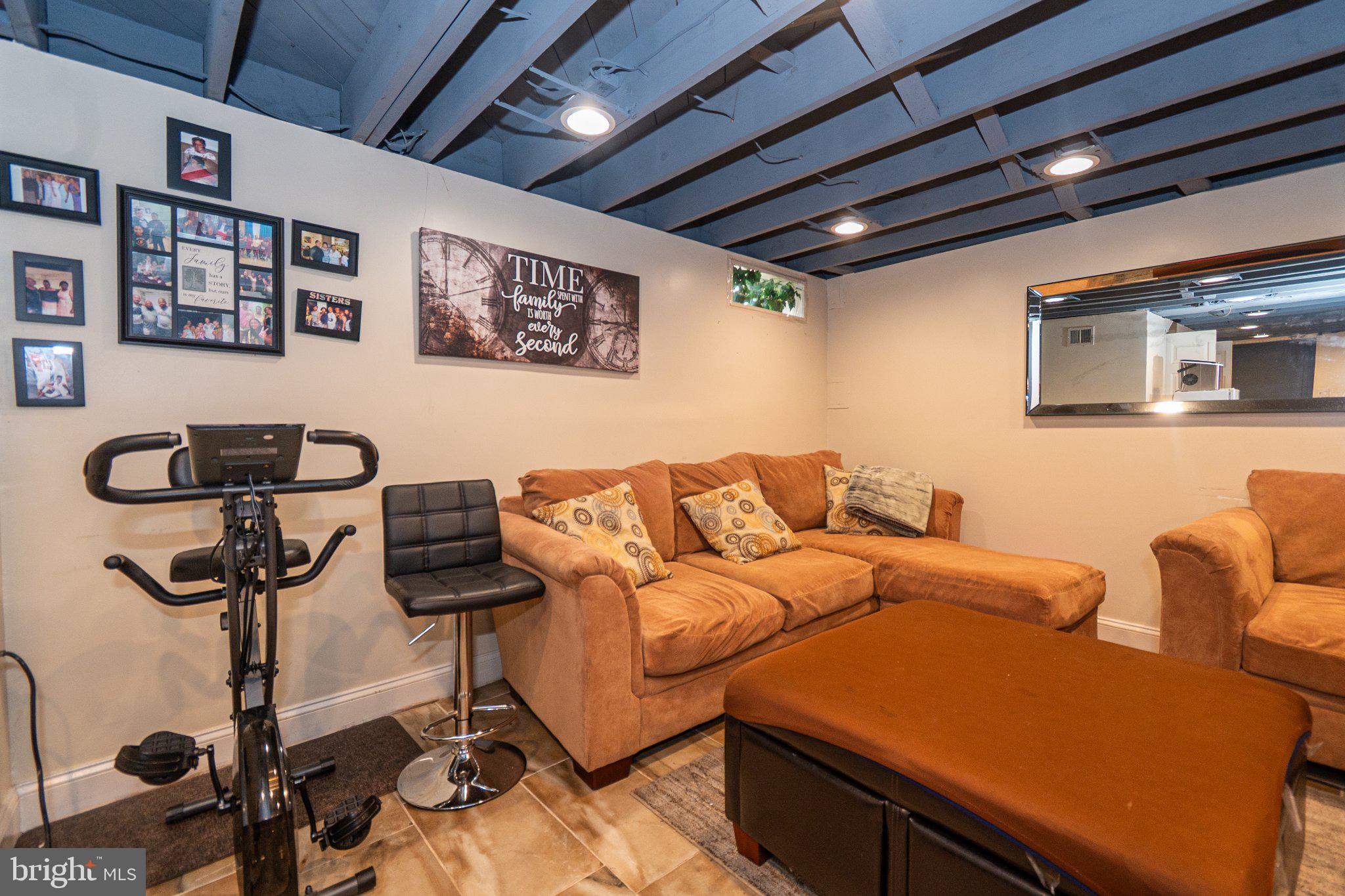 HOLLINSWOOD - Residential