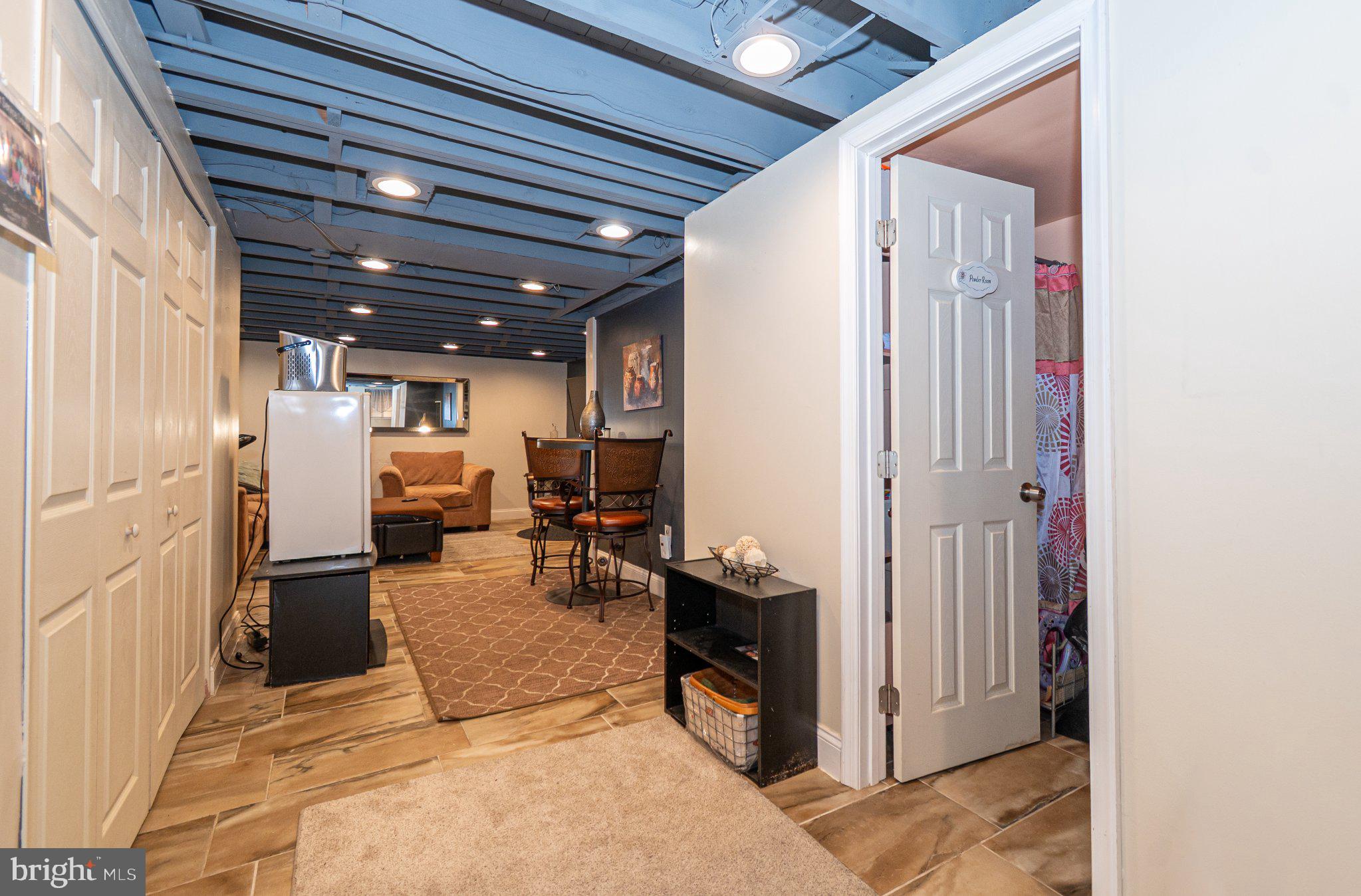 HOLLINSWOOD - Residential