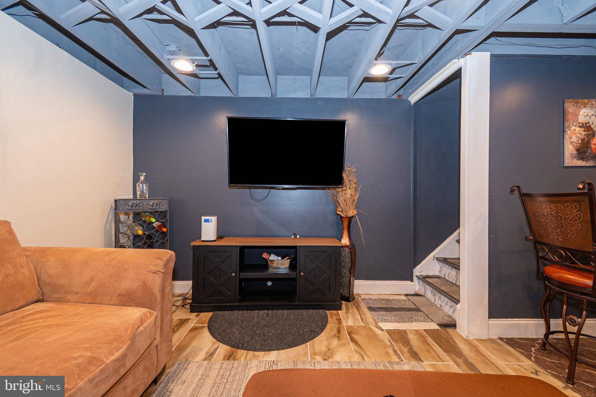 HOLLINSWOOD - Residential