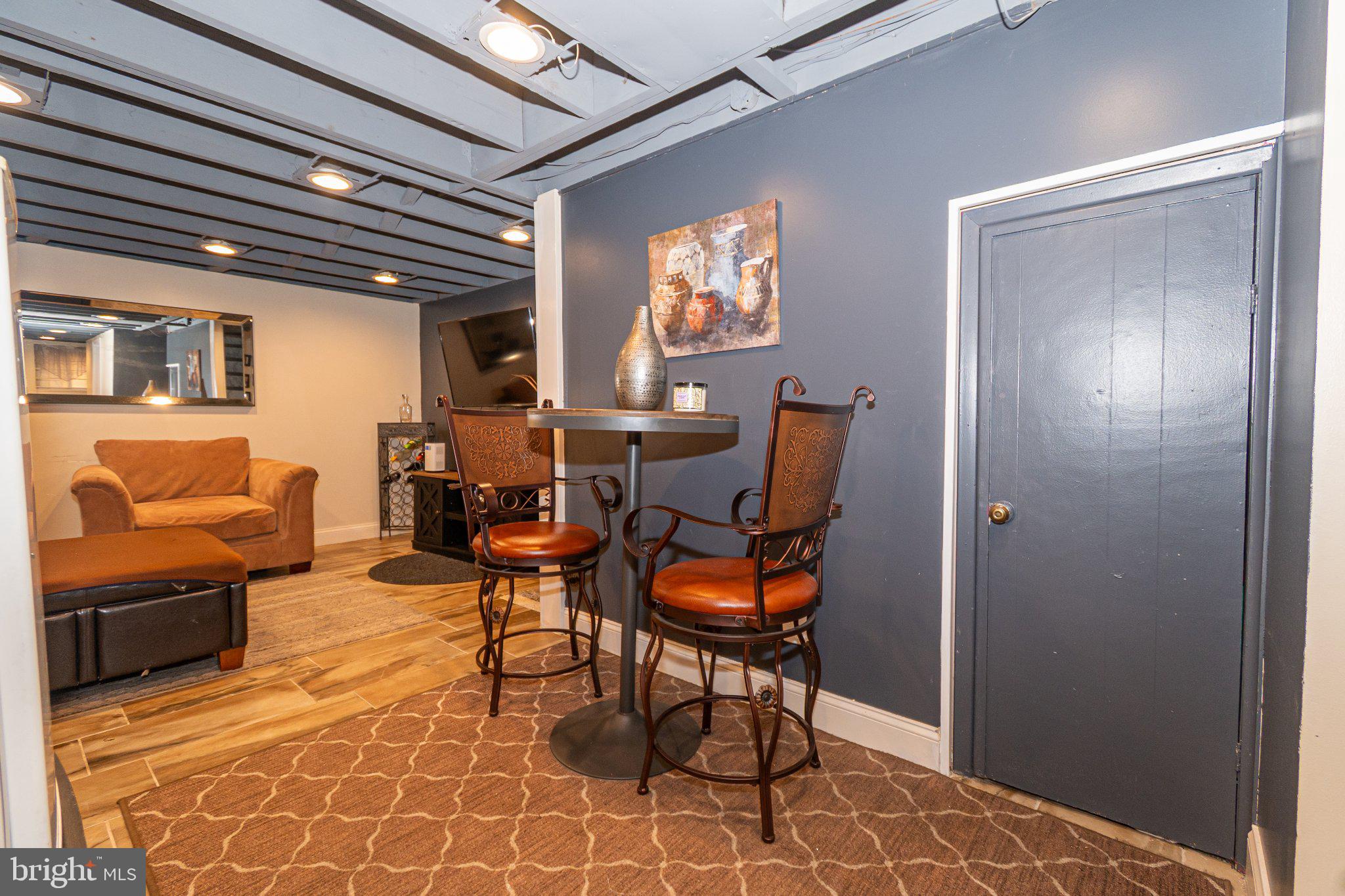 HOLLINSWOOD - Residential